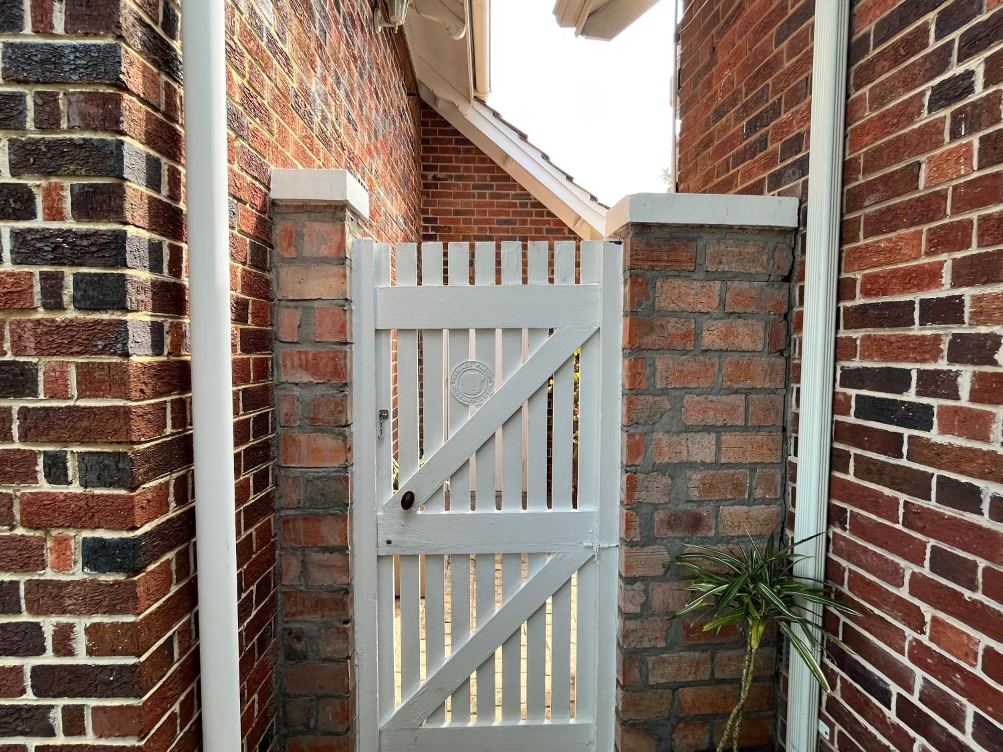 Somerset West Garden Apartments 2 エクステリア 写真
